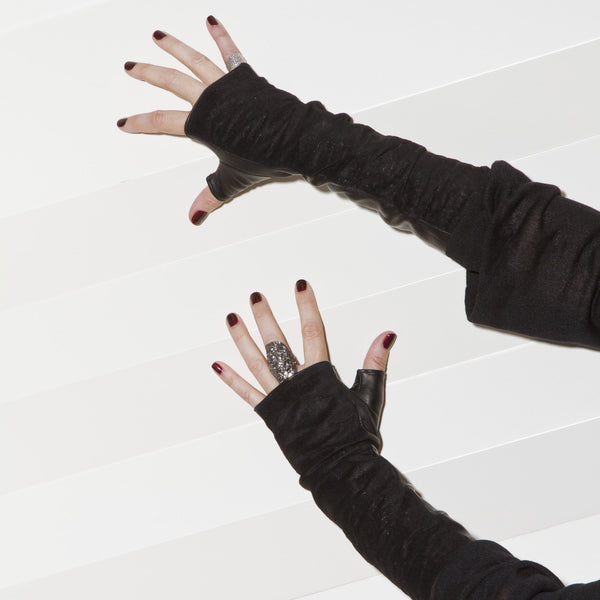 Bianca fingerless noir gloves with alligator-embossed suede back, tonal noir leather palm, silk lining, and open fingertips, back-of-hand view